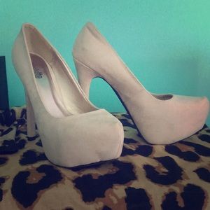 Nude/cream suede platform heels/pumps